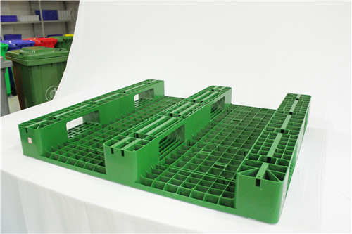 四川成都專業(yè)塑料托盤廠家 現(xiàn)貨供應(yīng)堆碼上貨架托盤
